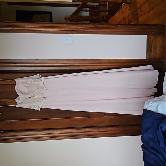 Colour pink gown - Picture 2 of 3